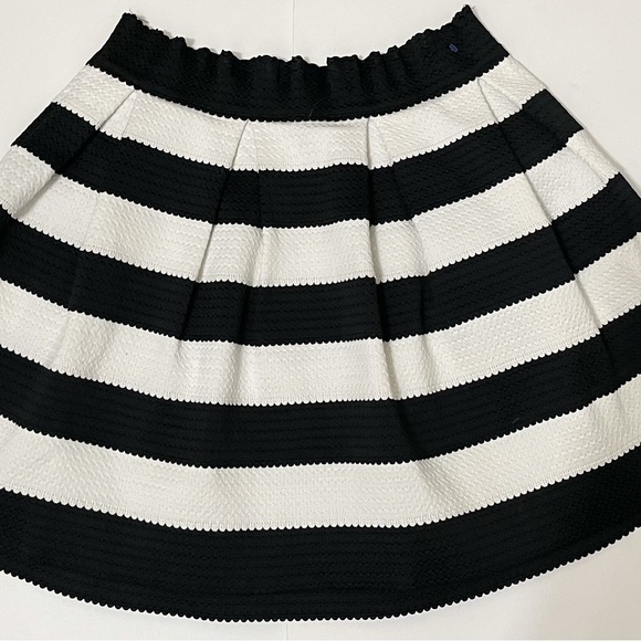 EXPRESS Black & White Striped Mini Skirt Elastic Waist Womens Size M - Picture 9 of 13
